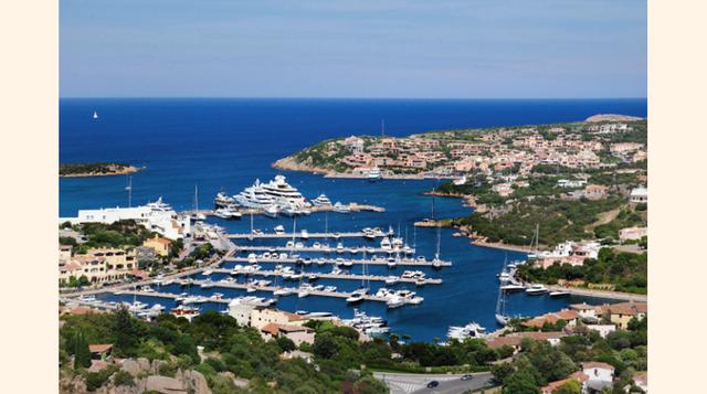 Porto Cervo, Italia. Situado en el extremo norte de la isla de Cerdeña, Porto Cervo es una ciudad turística fundada hace 50 años por el príncipe Karim Aga Khan como refugio para él y sus amigos. Cuenta con una hermosa combinación de belleza entre naturale
