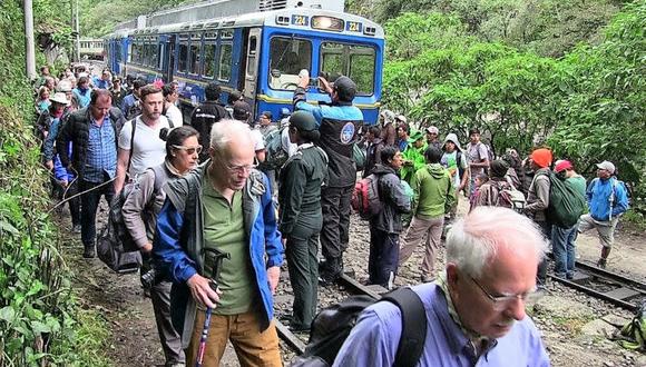 El alcalde de Machu Picchu, Darwin Baca, señaló que son unos 800 visitantes que reclaman la venta de entradas a la ciudadela inca. Mencionó que la solución a este problema debe ser liderada por el Ministerio de Cultura. Foto referencial / Andina