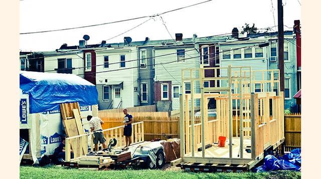 La "tribu" de los "Tiny houses" (casas pequeñas) apareció en el documental Tiny, emitido en Netflix y en el "reality" ShowTiny House Nation. (Foto: bossip)