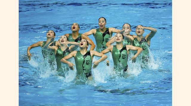 El equipo de Japón participa en la final femenina de nado sincronizado rutina libre en el Campeonato Mundial de Natación en Kazán, Rusia. (Foto: Reuters / Hannibal Hanschke)