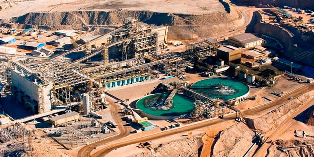 FOTO 2 | Sociedad Minera Cerro Verde demandó al Perú ante el Ciadi por disputa de regalías y penalidades. Según indicó, su matriz Freeport-McMoRan Inc llevará adelante el proceso de arbitraje debido al pago de regalías mineras. La empresa alega que estas regalías y otras penalidades no eran aplicables bajo el contrato de estabilidad suscrito por la empresa en 1998. (Foto: SNMPE)