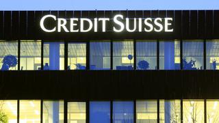 Ganancias de Credit Suisse caen por débil rendimiento en activos de inversión