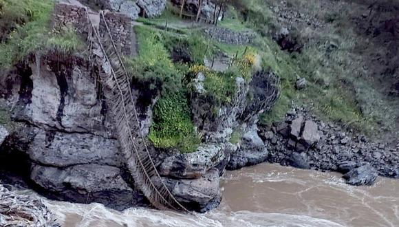 Cusco: Puente colgante inca Q’eswachaka se desplomó debido a la falta de mantenimiento y reemplazo de fibras que realizan anualmente cientos de comuneros, pero que el año pasado no se hizo por la pandemia del COVID-19.