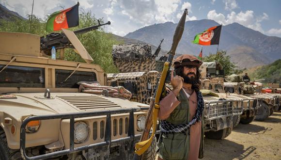 La mayor parte del material ha sido incautada a las fuerzas afganas que, pese a dos décadas de entrenamiento y decenas de miles de millones de dólares de Estados Unidos, entregaron Kabul sin dar combate. (Foto: AFP)
