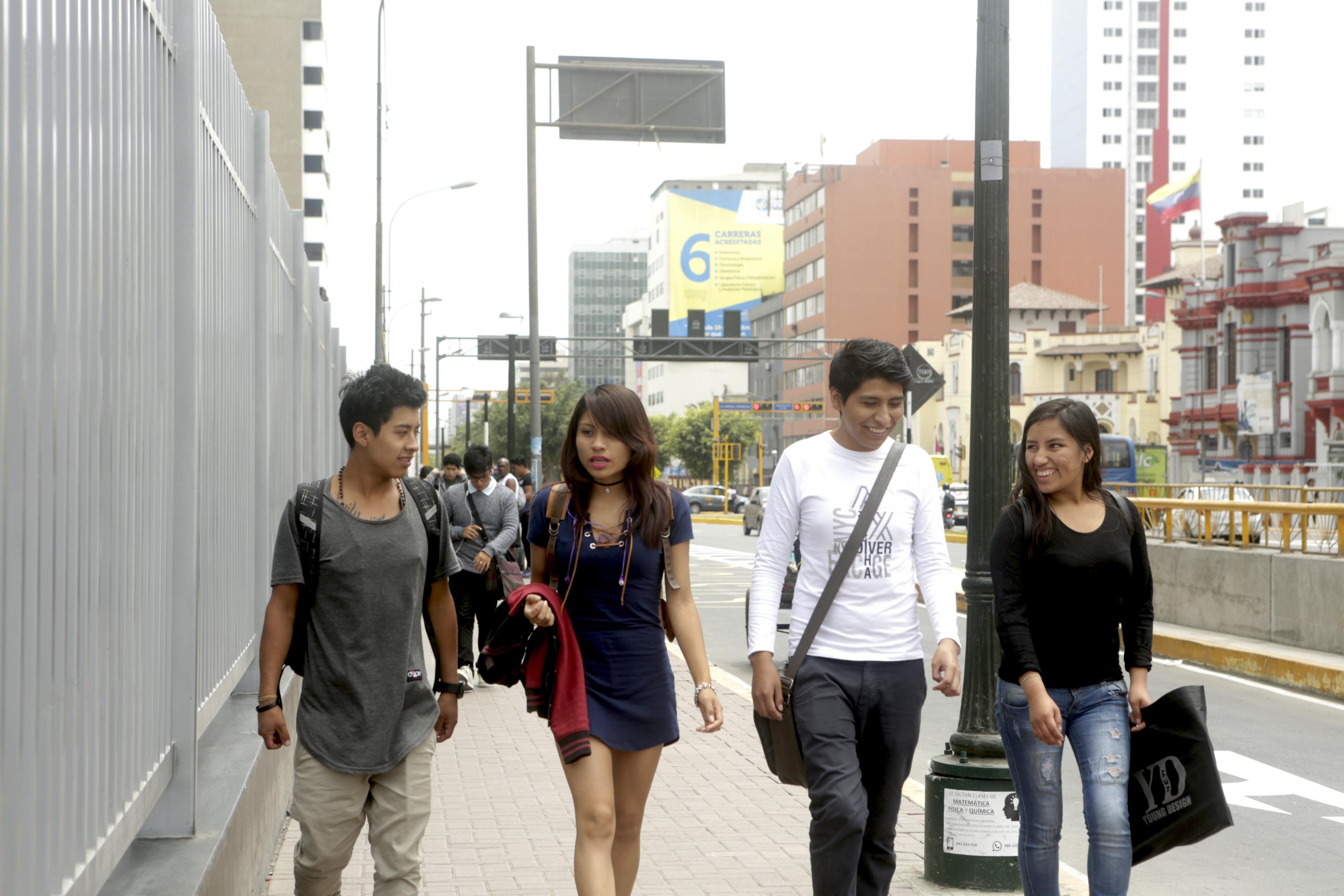 Estudiantes universitarios