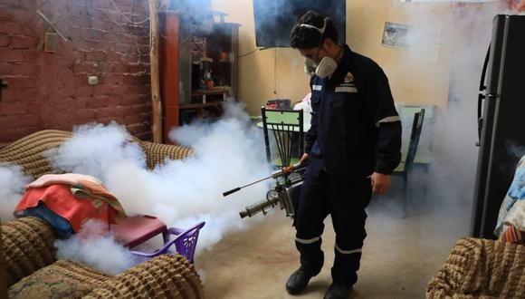 La campaña masiva de fumigación tiene como objetivo eliminar al zancudo Aedes aegypti, principal transmisor del virus del dengue. (Foto: Minsa)