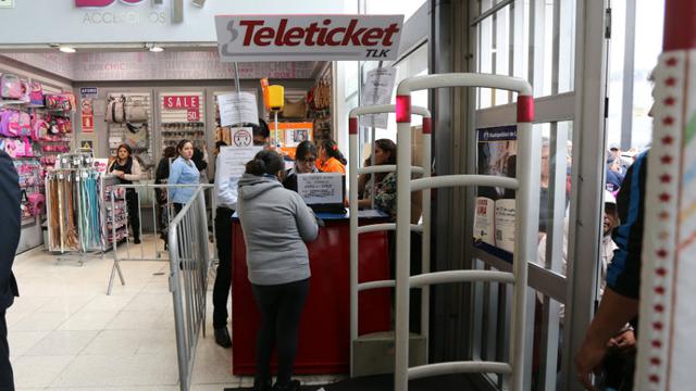 FOTO 3 | 2. Quienes tuvieron la suerte de ingresar encontraron un sistema que se colgaba. Estaban llenando para hacer la transacción y el sistema se caía. (Foto: USI).