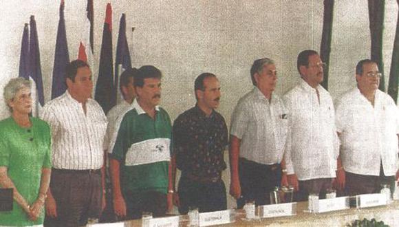 Los presidentes centroamericanos se reunieron ayer para discutir un acercamiento al TLC (foto Reuter)