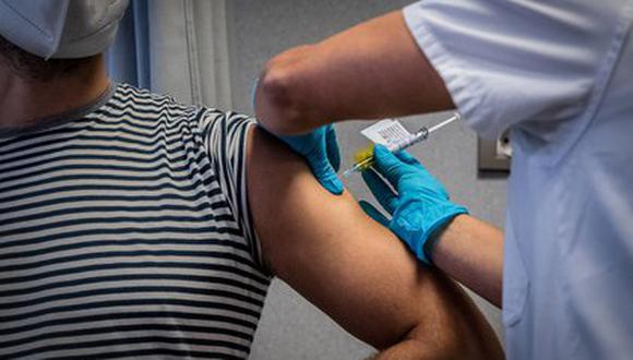 Según expertos del programa Operación Warp Speed, la vacuna podría recibir la aprobación para uso de emergencia de los reguladores estadounidenses a mediados del próximo mes.