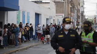 Personas se amanecen en sede Breña de Migraciones para obtener pasaporte de emergencia