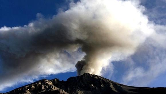 Volcán Ubinas registró nueva explosión por la tarde. Se trata de la segunda en el día, por lo que Moquegua pide la declaratoria de emergencia.  (Foto: indagadores.wordpress.com)