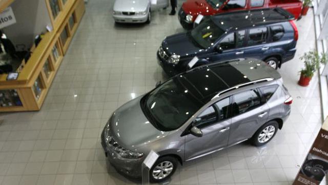 El aumento del Impuesto Selectivo al Consumo (ISC) para la venta de automóviles (mayo 2018) encareció el precio de dichos bienes y provocó un descenso en la venta de vehículos, y en consecuencia la demanda de préstamos para su adquisición.