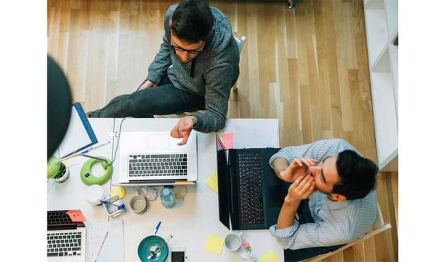 FOTO 10 | Si el nombre es impuesto. En muchas ocasiones, véase el caso de fusiones, una compañía se ve obligada a transformar su nombre: la empresa de transpones Jet Services pasará a llamar· se Chronopost Internacional. Otras veces. el problema es de pro