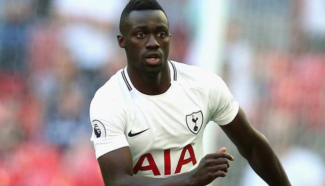 FOTO 3 | 3. Davinson Sánchez (Colombia. Defensa. Tottenham. 22 años)
El defensa central fue titular en los cuatro partidos que Colombia disputó en el Mundial de Rusia 2018 y tiene un vasto recorrido en las selecciones juveniles de su país que incluye dos subcampeonatos (Sudamericano sub-15 de Uruguay 2011 y Sudamericano sub-20 de Uruguay 2015).
 
Debutó en el Atlético Nacional, en el 2016 fichó por el Ajax y al año siguiendo el Tottenham lo compró por unos US$ 50 millones. (Foto: Twitter)