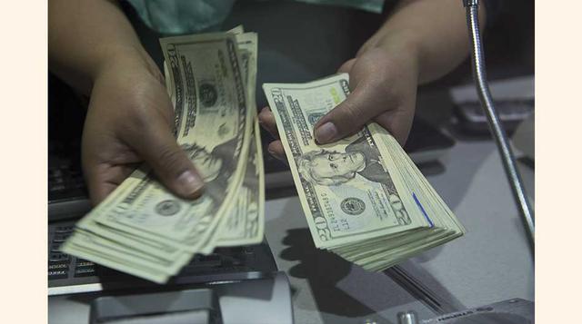 4. Dólar: Caída frente a monedas de países desarrollados, especialmente el franco suizo y el yen japonés, en una huida hacia la seguridad. Alza frente a otras monedas, especialmente las de mercados emergentes, debido a temores proteccionistas. El peso mex