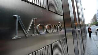 Moody’s revisa al alza proyección de crecimiento de EE.UU. y naciones emergentes