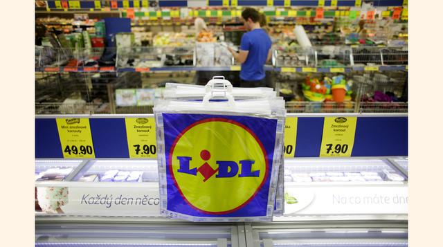Lidl (Alemania) cerró en el 2013 la brecha con Aldi, su principal rival. Si sigue así, se proyecta para el 2016 como el mayor minorista de descuento mundial. El valor de la marca es de US$ 1,750 millones. (Foto: Bloomberg)