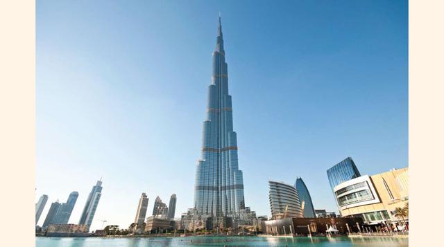 Burj Dubai, Emiratos Árabes Unidos;Visita la plataforma de observación en el rascacielos más alto del mundo.