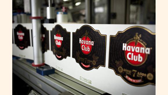 Havana Club Internacional es una empresa mixta entre la corporación estatal Cuba Ron y el gigante francés Pernod Ricard, dueño de otras conocidas etiquetas como Absolut y Chivas. (Foto: Bloomberg)