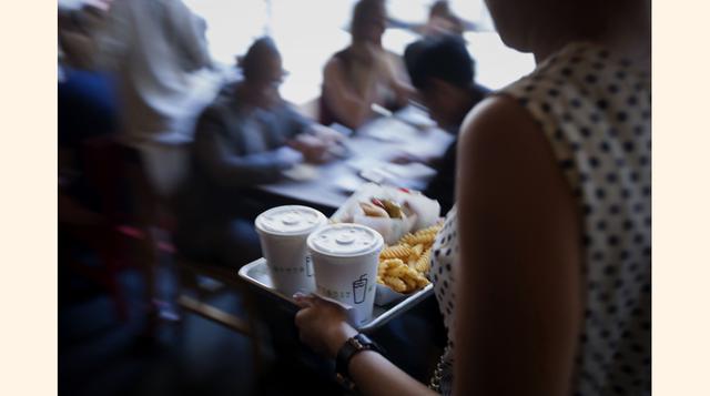 La cadena de hamburguesas espera recaudar hasta US$ 100 millones. Aún no se revela el número de acciones que la compañía pondrá a la venta. (Foto: Bloomberg)