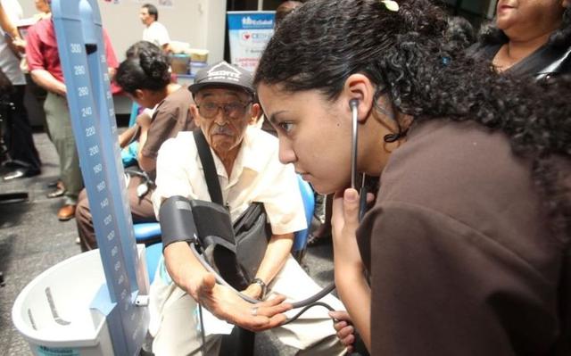 7. En el Perú existen regiones con mayores índices de diabetes, como es el caso de la Costa con 8,2%.