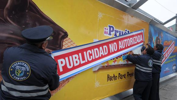 Son 38 los paneles publicitarios podrían recibir una multa de hasta 100 UIT en Miraflores. Foto: Andina