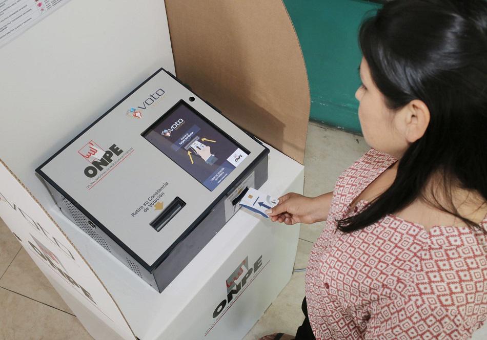 Práctica los pasos y aprende a usar el voto electrónico en el simulador que ofrece la ONPE  (Foto: Andina)