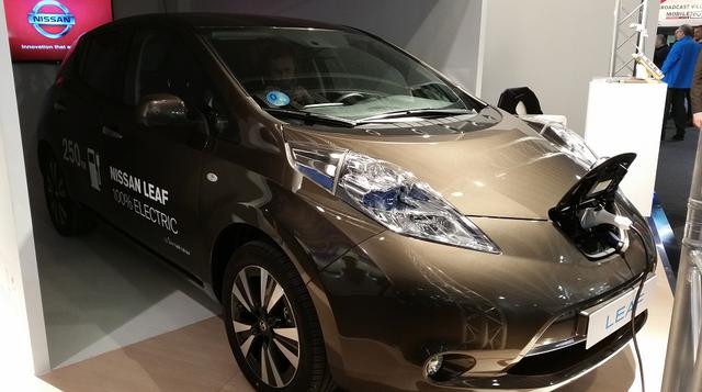 La compañía Nissan estuvo presente también en el Mobile con la nueva versión de su modelo eléctrico Nissan Leaf, que incorpora una ampliada plataforma tecnológica que permite controlar desde el móvil el nivel de la batería y buscar el punto de carga más c