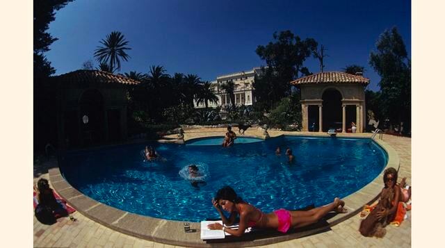 La propiedad tiene diez habitaciones, una piscina de tamaño olímpico, un salón de baile y establos con capacidad para 30 caballos. (Foto: megarricos)