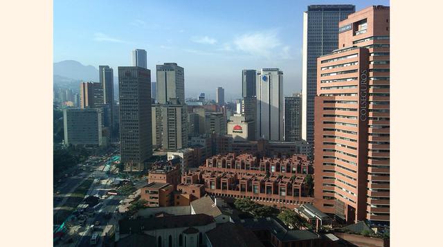 Colombia. Este es uno de los países latinoamericanos con una economía más estable, pero es el segundo más desigual en la región. El 10% de la población más rica de Colombia gana cuatro veces más que el 40% más pobre. A pesar de que la pobreza ha caído des