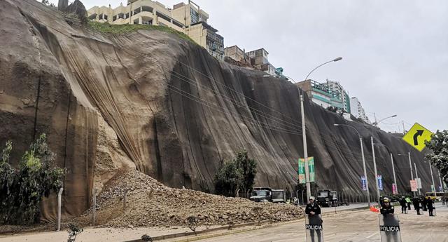El 8 de agosto se registró un derrumbe de tierra y piedras en un sector del acantilado de la Costa Verde, en Magdalena. El Ejecutivo declaró en estado de emergencia los acantilados de la Costa Verde por 60 días.  (Foto: Anthony Niño De Guzmán)