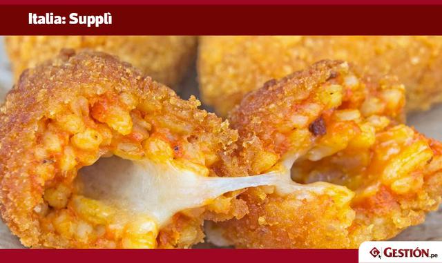Especialmente popular en Roma, Supplì son bolas de arroz llenas de salsa de tomate y mozzarella. Luego se sumergen en huevo, se cubren con migas de pan y se fríen.