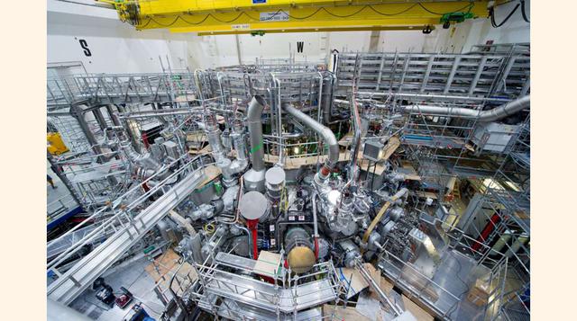 Wendelstein 7-X. Este reactor ha sido construido en Greifswald, Alemania. Se trata del dispositivo de fusión más avanzado y grande del mundo. El proyecto para su construcción lo ha financiado al 80% por Alemania, mientras que el 20% restante lo ha aportad