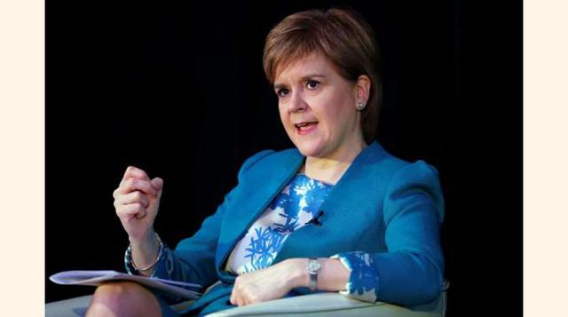 Nicola Sturgeon, Primera Ministro de Escocia. “Si bien todos respetamos el resultado de esta elección democrática, hoy es un día negro para todos los que creemos en la compasión, la tolerancia y la igualdad. Donald Trump fue responsable de una campaña lle