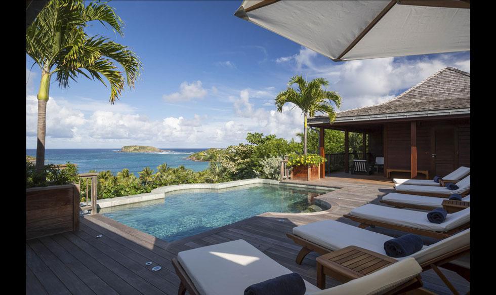 FOTO 1 | Girasol Estate en St. Barth’s por unos US$ 67 millones. Se trata de una finca de siete acres (2.8 hectáreas) en la isla caribeña de St. Barth’s con 175 yardas (160 metros) de playa y dos villas separadas. La venta, una de las más grandes en el Caribe este año, ocurrió después de que el huracán Irma devastara las islas circundantes. Es una prueba de que la industria de bienes raíces en el paraíso todavía está en auge, y representa un gran alivio para muchos nerviosos propietarios de segundas viviendas. Vendido por: Sibarth Real Estate, filial de Christie’s International Real Estate.