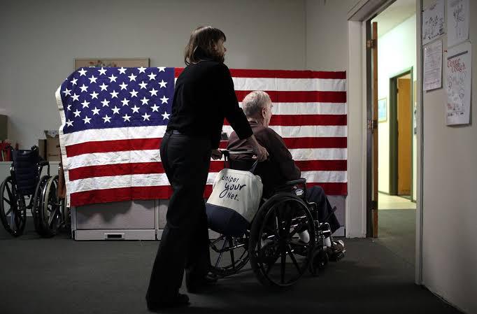 Muchos estadounidenses sufren de mala salud. Alrededor de una tercera parte de los adultos padecen una afección que limita su vida diaria, lo cual es una preocupación a medida que la población envejece. (Foto: Bloomberg)