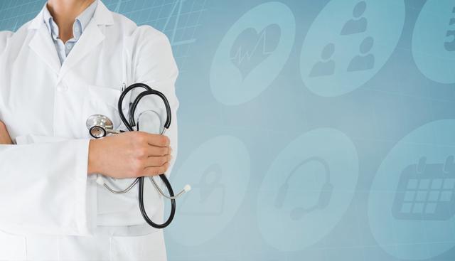 FOTO 1 | 1. Seguro médico. Sufrir un accidente en un país ajeno y enfrentar un sistema de salud que desconoces por completo es sólo el inicio de una auténtica pesadilla, una que puedes prevenir. “Con menos de cinco dólares al día puedes protegerte con coberturas médicas que te permitirán atenderte desde una gripe hasta cirugías de emergencia”, comparten desde Mundo Joven.
Considera que algunos seguros incluyen también otro tipo de protecciones que casi nunca nos pasan por la mente, como traslado de algún familiar en caso de hospitalización, desplazamiento sanitario del enfermo o repatriación. Un tip más: ¿tomas un medicamento de manera habitual? Asegúrate de que lo puedes conseguir en el país que será tu nuevo hogar o si existe con otro nombre. (Foto: Freepik)