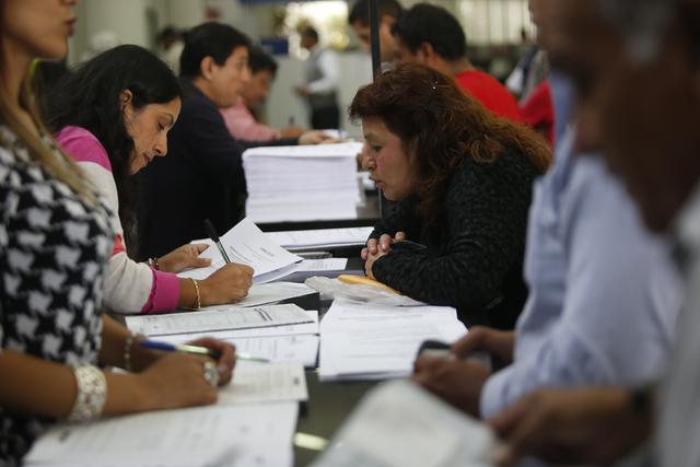 Celebrado el contrato de compraventa, tanto el vendedor como el comprador de la vivienda deben acudir a un notario. (Foto: GEC)