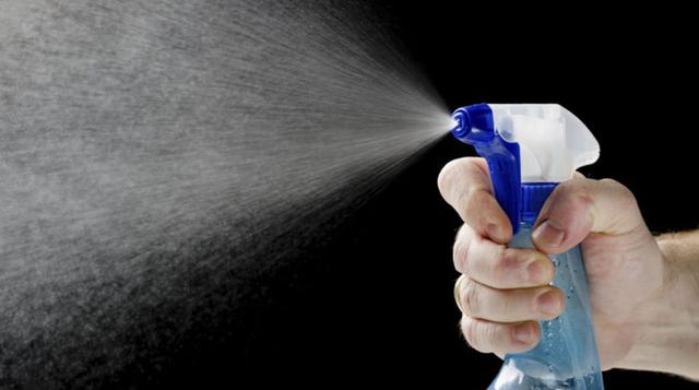 6. Insecticida. Es un producto tóxico y peligroso para la salud. Contiene sustancias nocivas que no se degradan. Por eso, se debe estar seguro de que no queda contenido en el envase y no tirarlo nunca a la basura. Lo correcto es depositarlos en contenedor