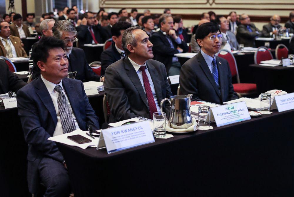 El viceministro de Transportes participó en un foro organizado por la embajada de Corea del Sur. (Foto: Difusión)
