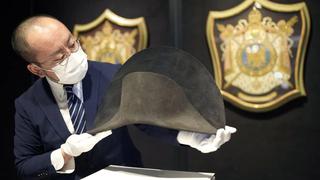 Presentan sombrero de Napoleón recién descubierto gracias a ADN