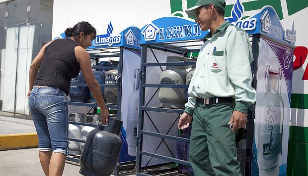 El Opecu instó al gobierno a retirar al GLP envasado del Fondo de Estabilización porque cualquier variación impacta en el precio del balón de gas doméstico. (Foto: El Comercio)