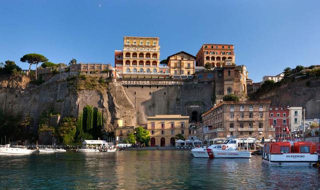 Ahora, con la intervención de García, diseñador de interiores de París que también trabajó en los interiores de Versalles, la casa ha vuelto a lo que Astor, como dice en la introducción, es "el sueño realizado por [William Waldorf] durante la parte t