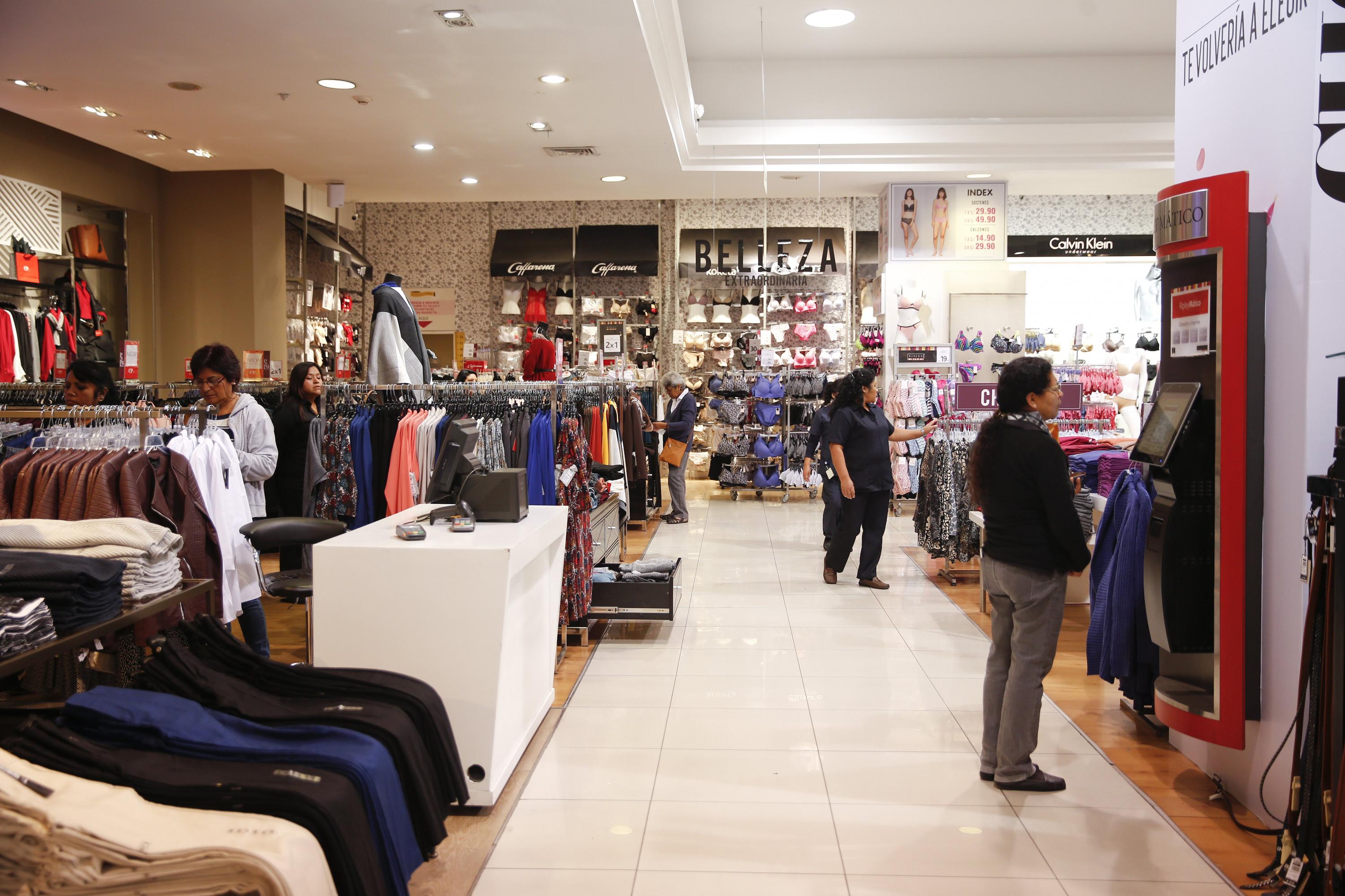 Poder del maniquí. Las tiendas por departamento rotan hasta cuatro veces al año sus colecciones de moda, en cambio las fast fashion lo hacen de 10 a 12 veces. (Foto: Manuel Melgar)