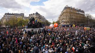 Francia vive últimas protestas antes de decisión clave sobre reforma de pensiones