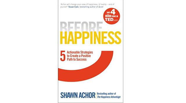 "Antes de la felicidad: los cinco secretos clave para lograr el éxito, contagiar felicidad y sostener un cambio positivo" por Shawn Achor. Además de explicar por qué la felicidad es necesaria para implementar un cambio positivo, el autor Shawn A