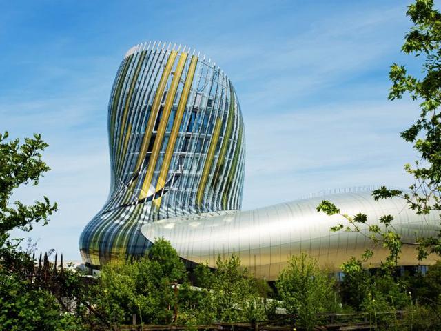 16. El Cité du Vin de Francia abrió sus puertas a principios de este año en Burdeos. Es un museo dedicado al vino.