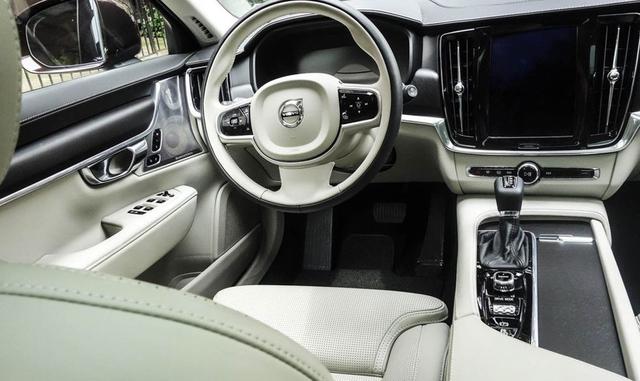 Es aquí donde aparece el V90 Cross Country, de US$ 55,300, versión mejorada del auto familiar V90, de US$ 49,950. Los dos son nuevos para el año, son más grandes y están mejor equipados que los modelos familiares de años anteriores. (FOTO: Hannah Elliott/