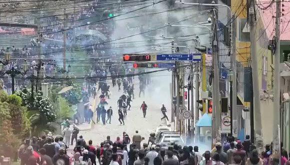 Este lunes, las movilizaciones de protestas se multiplicaron en varias regiones del país, con mayor incidencia en la sierra sur. (Foto: Captura de Twitter | Referencial)