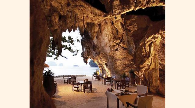 The Grotto es un impresionante restaurante que pertenece al estilo Rayavadee Resort ubicado en la parte sur de Railay, entre West Railay y Playa de Ao Phra Nang en Tailandia. (Foto: blog.goplaceit)